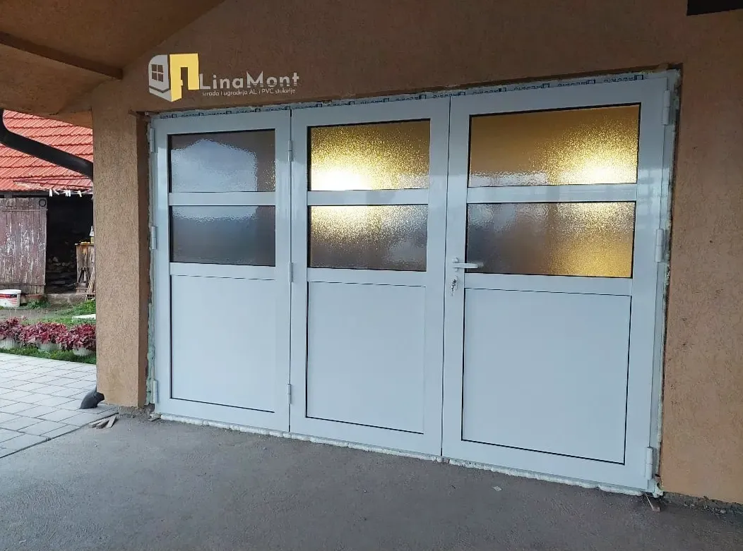 Aluminijumska vrata sa tri krila - krilo na krilo