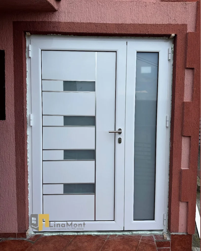 Aluminijumska dvokrilna ulazna vrata sa bočnim svetlom